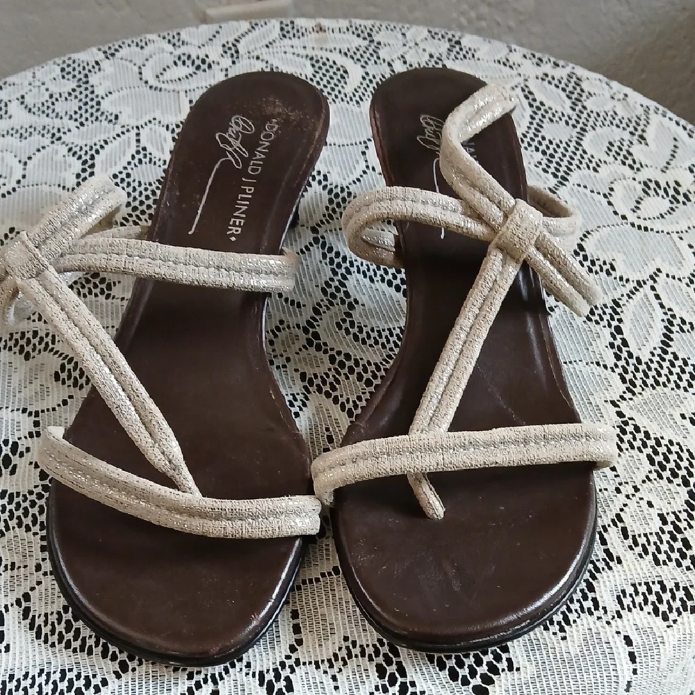 Donald J. Pliner Tan Sandals with Strappy Design - Picture 9 of 9